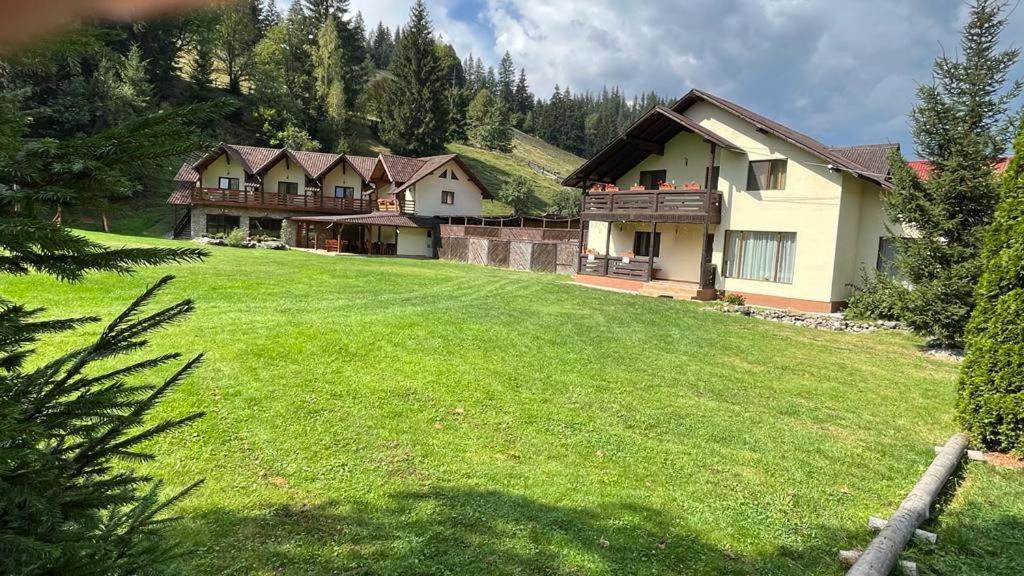 Pietrele Doamnei Hotel Pojorîta Екстериор снимка